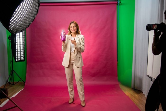 Estúdio Colors com chroma key para anúncios e VSL
